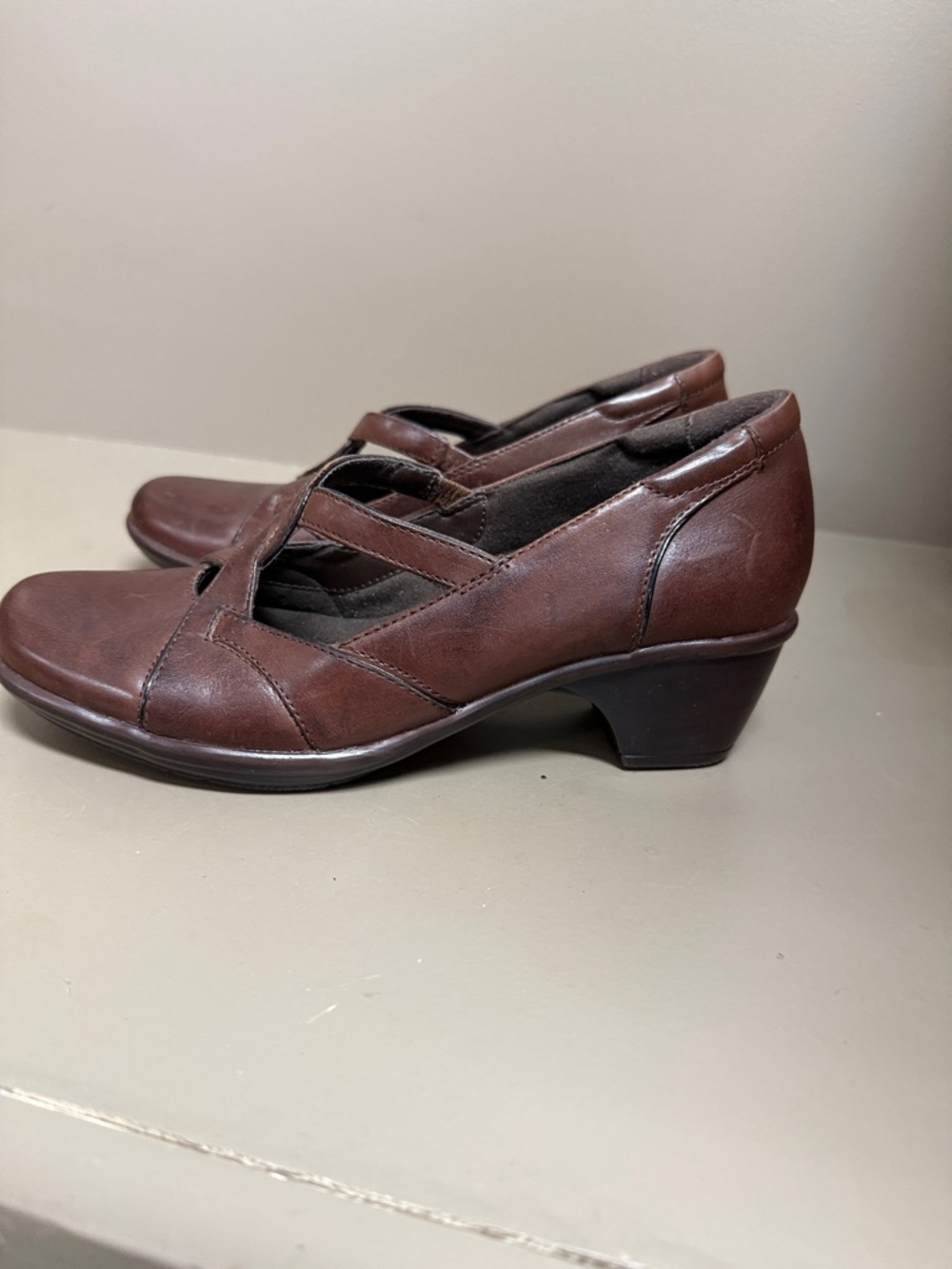 Clarks Mary Jane Wedge Brown Leather Low Heel Dress Shoe cute Criss Cross Design